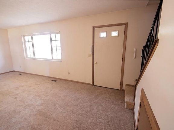 3rd image of 35557 Admiral Dr
