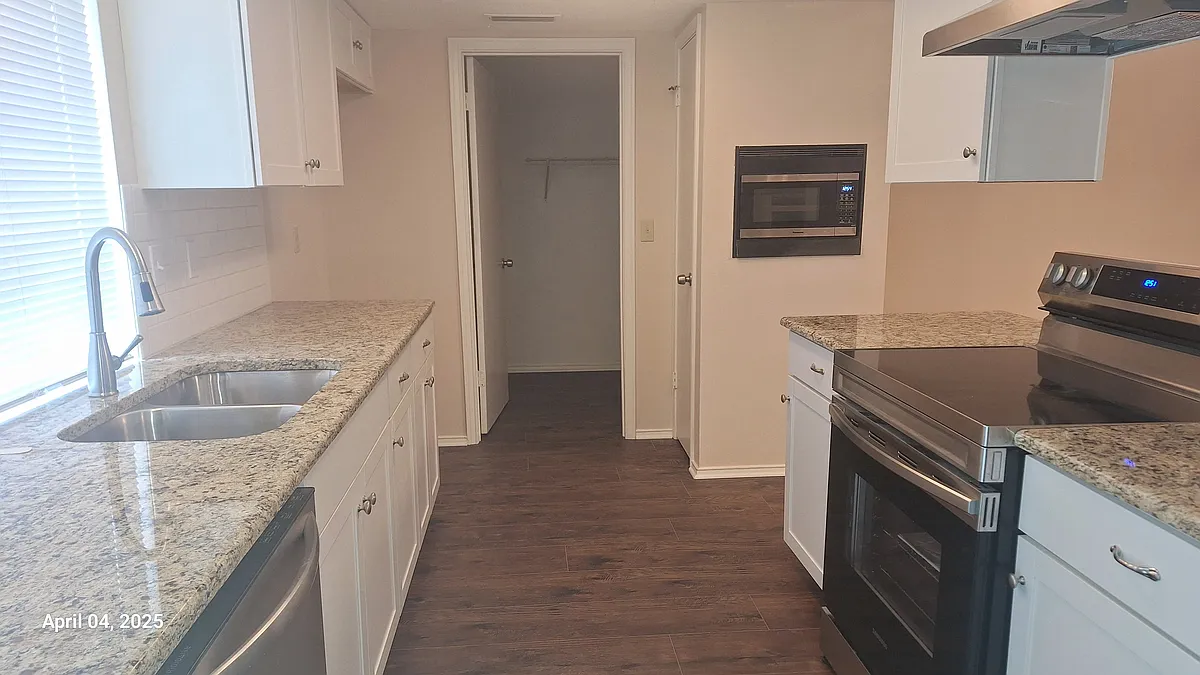 Building Photo - 548 San Carlos Dr