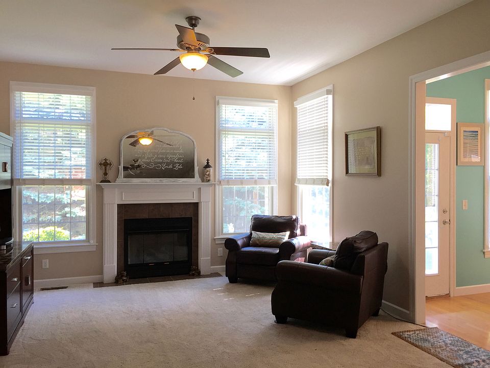 1st image of 1004 W Applewood Ln #2