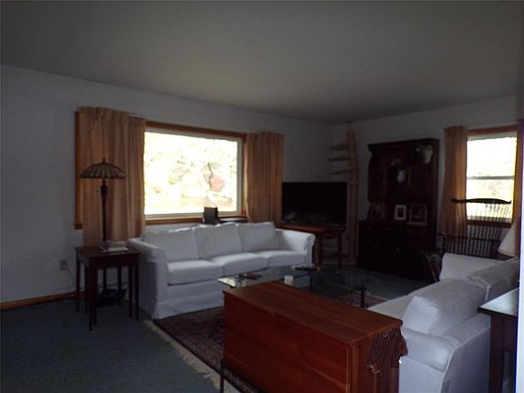 5th image of 28 Gail Dr
