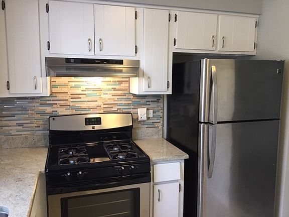 5th image of 1753 Plymouth Ct APT A