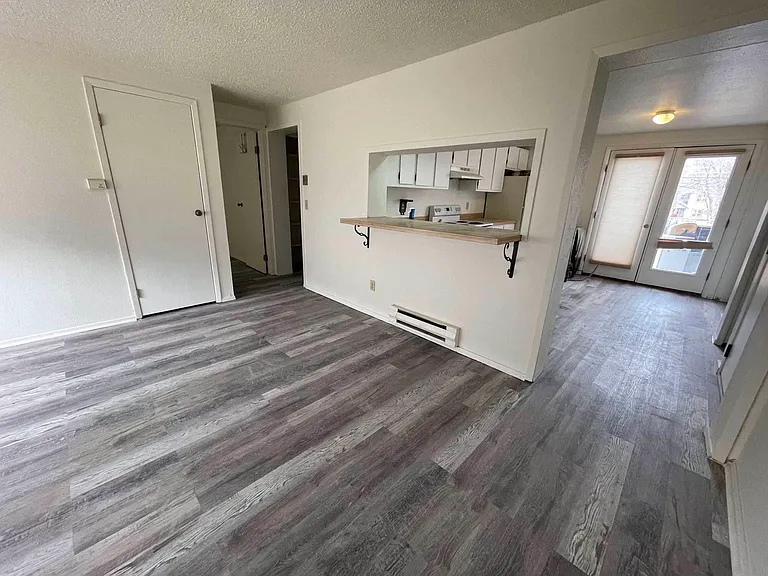 848 W 3rd St #C — Photo 7