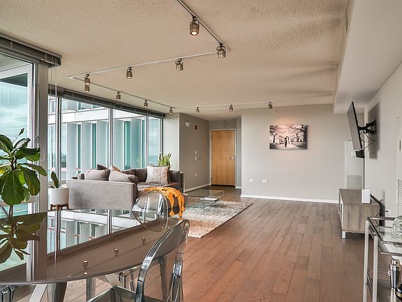 2nd image of 9725 Woods Dr Unit 1417
