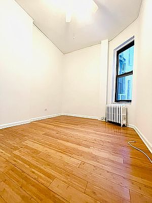 2nd image of 224 E 51st St #5C