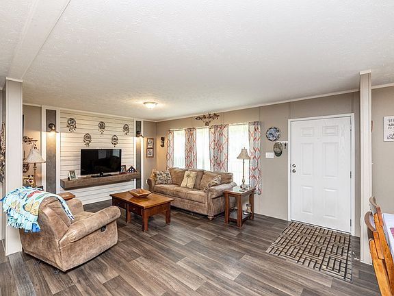 5th image of 15710 Pope Ln