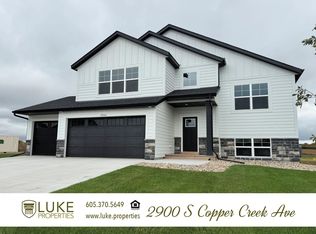 2900 S Copper Creek Ave, Sioux Falls, SD 57110