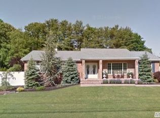 10 Durham Pl, Lake Grove, NY 11755