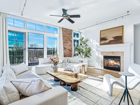 174 Washington Street image 2 of 32