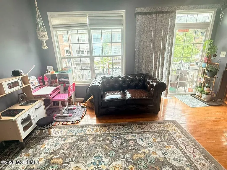 24 Tottenham Ct — Photo 2