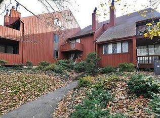 602 Sanderling Ct, Secaucus, NJ 07094