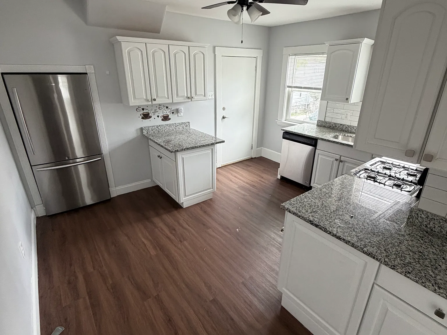 2 bed, 1200 sqft, $2,600 — Photo 2