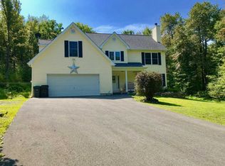 2407 Woodhaven Dr, Saylorsburg, PA 18353