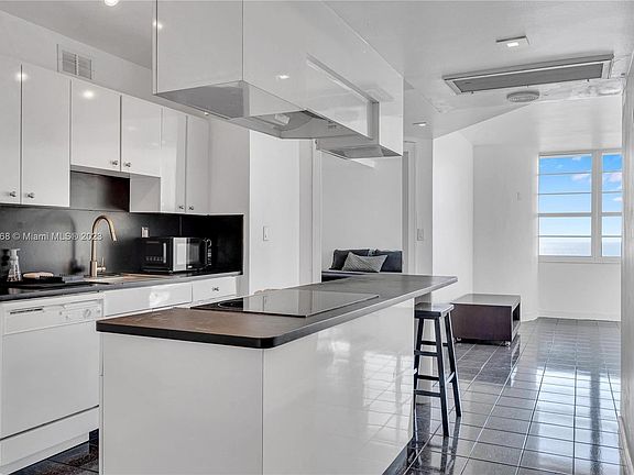 2nd image of 100 Lincoln Rd #1415