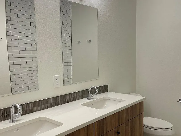 2405 Andrew Dr — Photo 9
