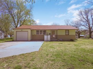 619 S Lindwood Ave, Ottawa, KS 66067