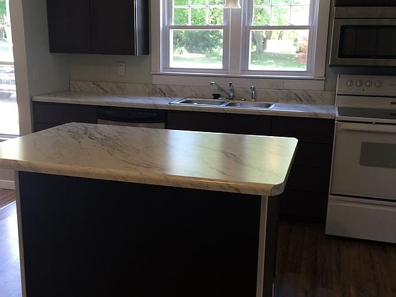 5th image of 110 N 160th Ave