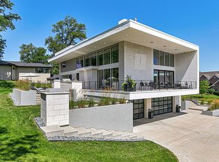 1842 Glen Oaks Dr, West Des Moines, IA 50266