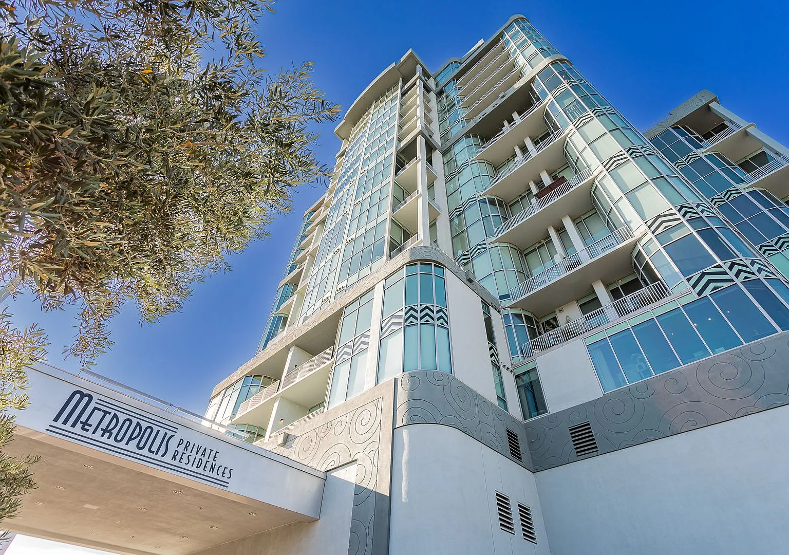 Fully Furnished High Rise with Wynn Golf Course Views! — Photo 3