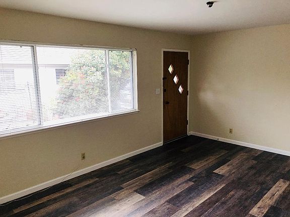4th image of 109 Bassett St