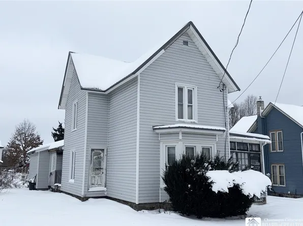 12 Sheldon St, Randolph, NY 14772