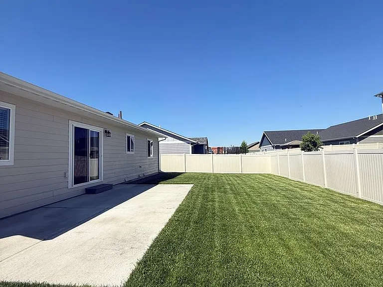 2057 Mahogany Ave — Photo 17