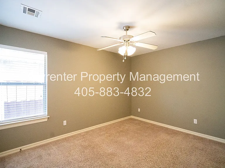 1301 Cedar Creek Dr — Photo 5