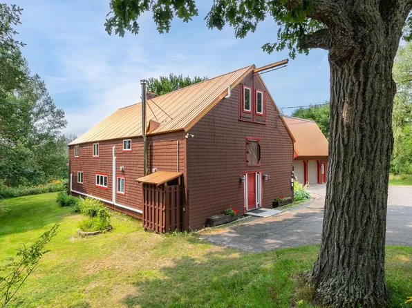 73 College Road, Center Harbor, NH 03226