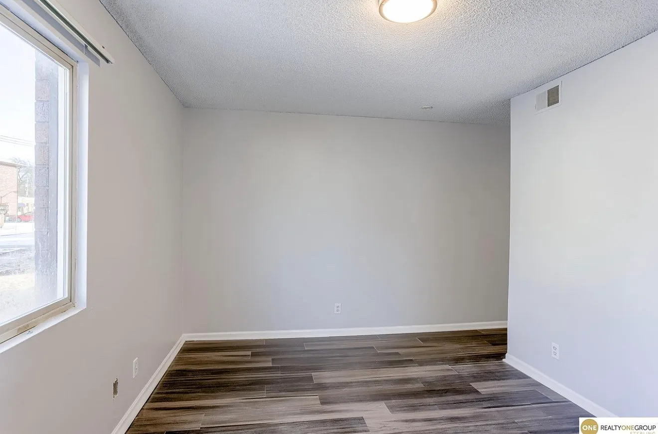 3 bed, 1.5 bath, 1800 sqft, $1,300 — Photo 2