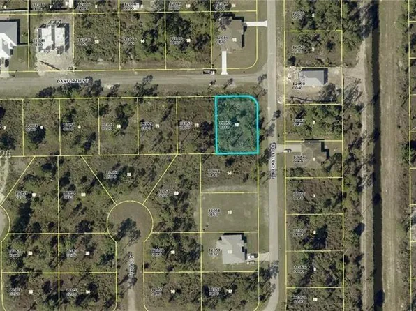 1052 Danforth St, Lehigh Acres, FL 33974