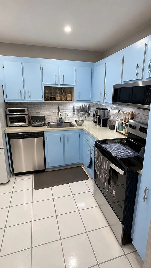 Open House Sun 11am | Move-In Special | Charming 2br Kendale Lakes $2,000 First 2 Months — Photo 4