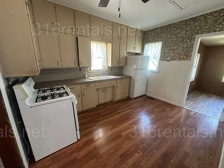 137 N Athenian Ave — Photo 14