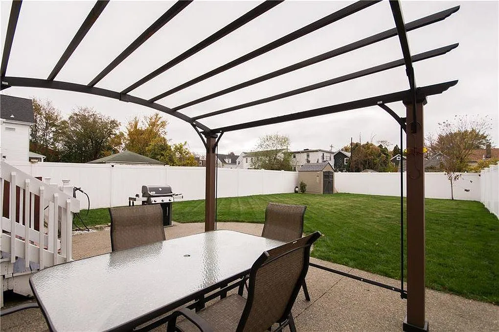 4 bed, 1400 sqft, $3,700 — Photo 4
