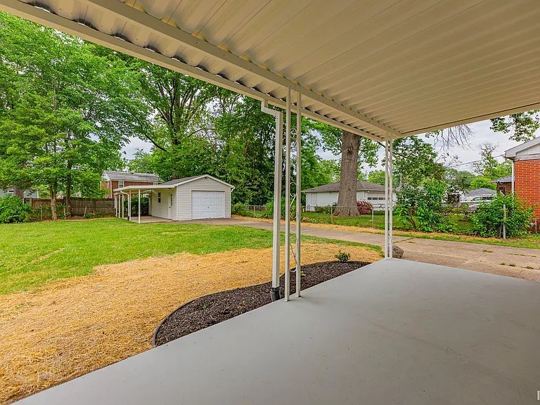 1628 E Blackford Ave — Photo 18