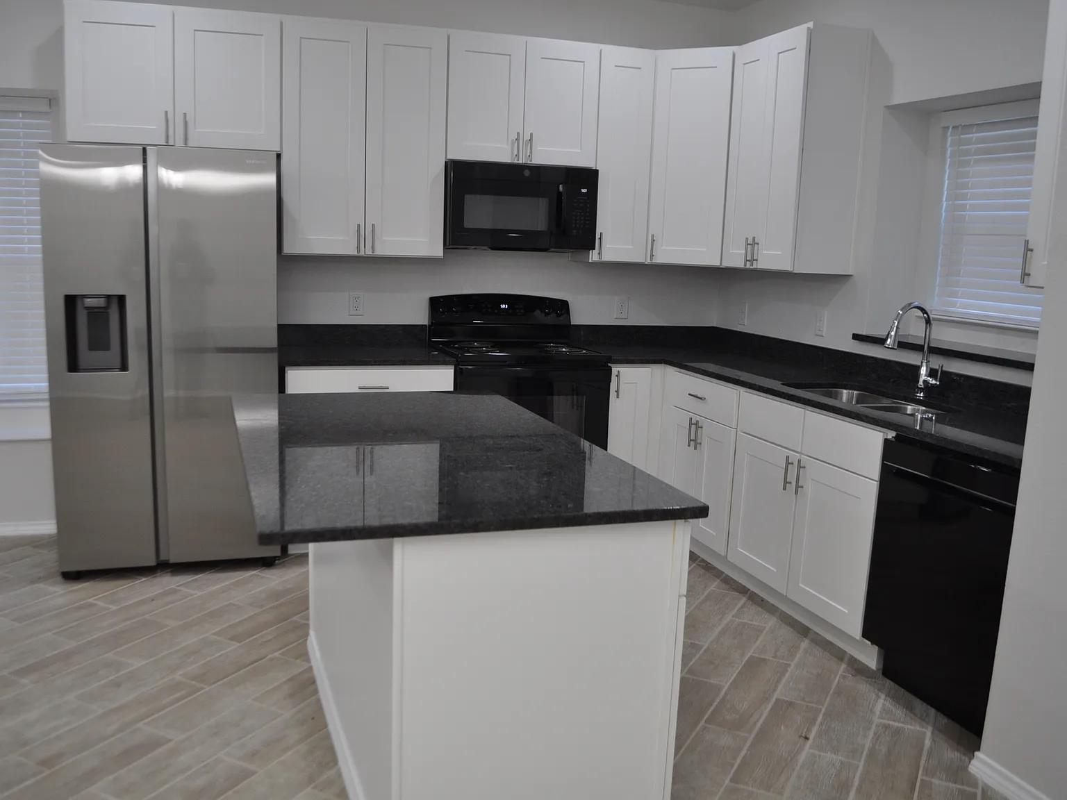 3 bed, 2.5 bath, 1400 sqft, $2,245 — Photo 3