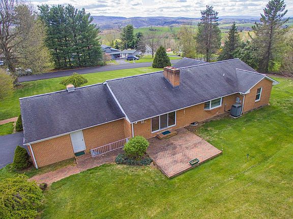 3rd image of 350 Fairway Ln