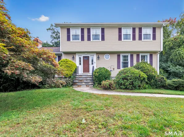 11 Redwood Circle, Shelton, CT 06484