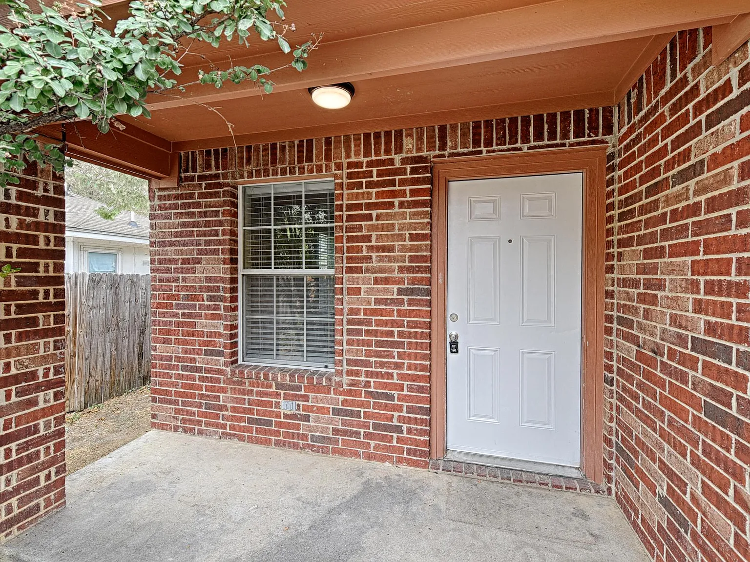 3 bed, 1127 sqft, $1,550 — Photo 2