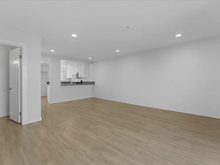 14523 Freeman Ave #6 — Photo 2