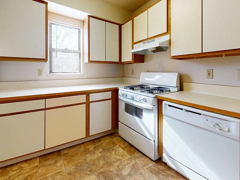 Windmill Lakes Apartments — Photo 50