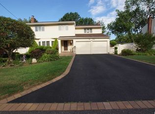 140 Wright Ave, Deer Park, NY 11729