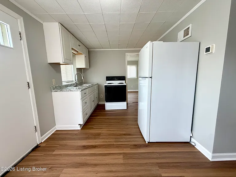 206 N Oak St #6 — Photo 4