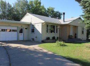 617 16th Ave SW, Minot, ND 58701