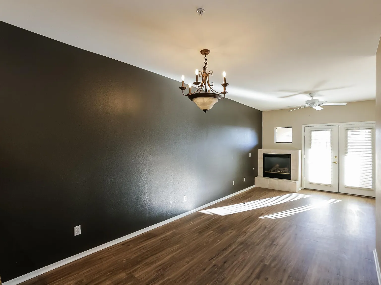 2 bed, 1057 sqft, $2,280 — Photo 4