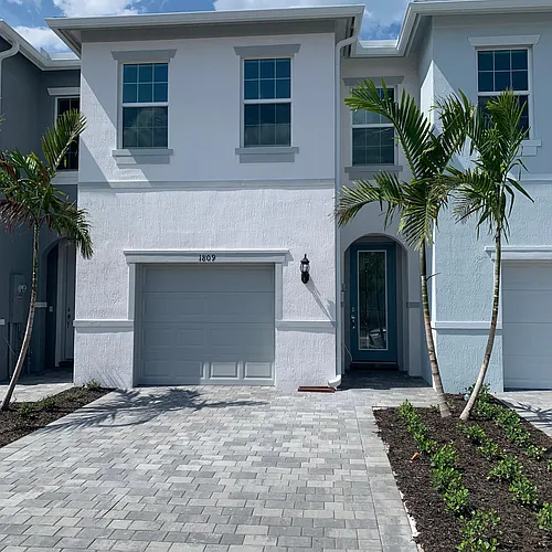 1809 SE Ocean Blvd Photo 1
