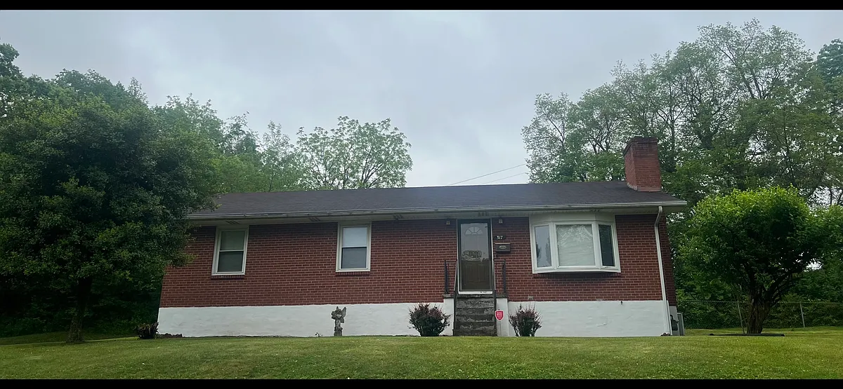 Building Photo - 317 Village Dr