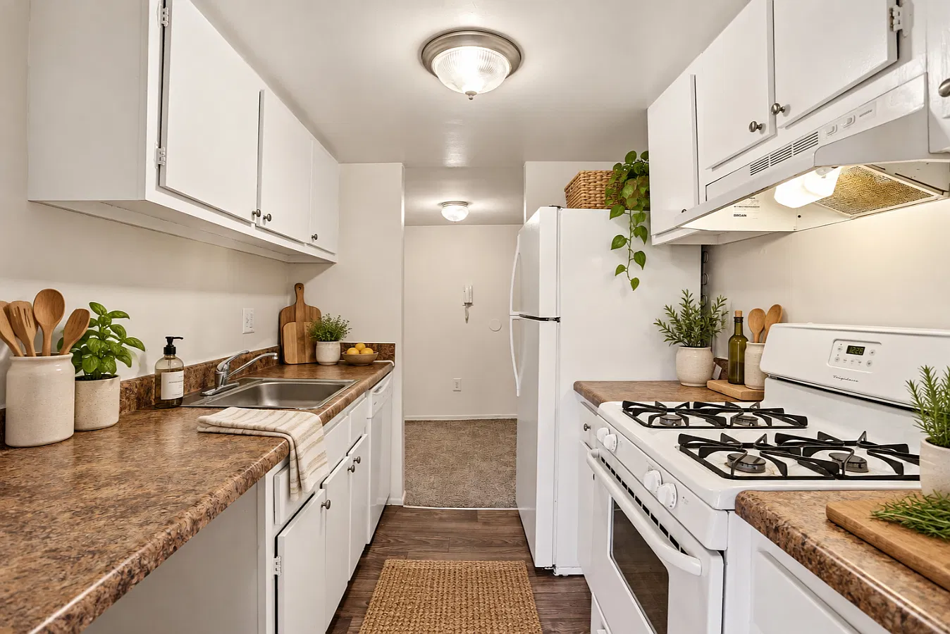 Sherwood Crossing Apartments and Townhomes — Photo 1