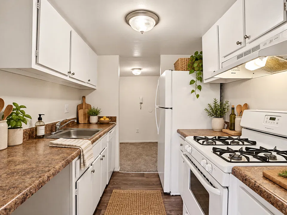 Sherwood Crossing Apartments and Townhomes