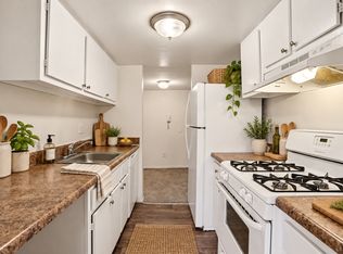 Sherwood Crossing Apartments and Townhomes, Philadelphia, PA 19114