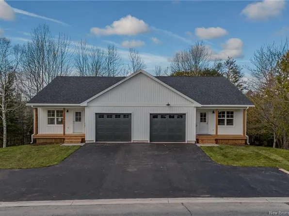 331 Hampton Rd, Quispamsis, NB E2E 4J9