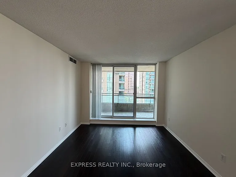 942 Yonge St #212 — Photo 6